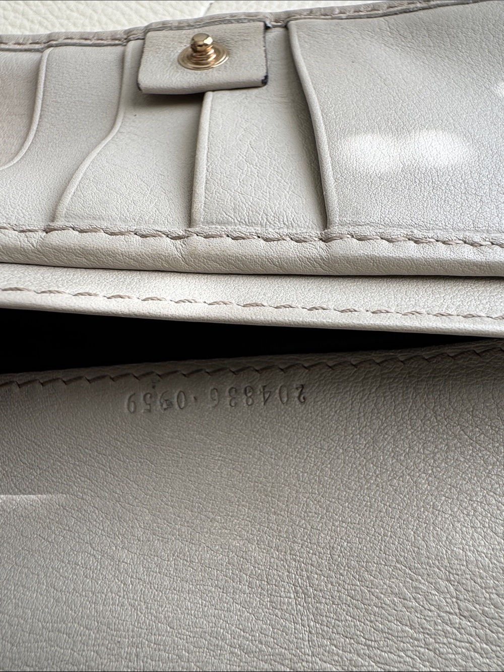 Gucci Cream GG Monogram Continental Wallet with Gold Logo - Picture 8 of 12